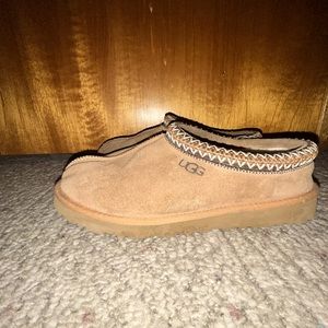 Men’s size 10 UGG Tasman shoes.